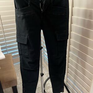 JBrand green cargo straight leg jeans. Excellent condition. Don’t miss out!